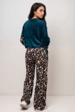Oversized Σετ Φόρμα Βελουτέ Με Ρίγες Μπλούζα Και Παντελόνι Animal Print - Image 4