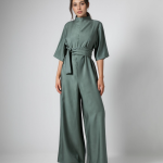 Ολόσωμη Φόρμα Κοντομάνικη Με Φερμουάρ, Κλειστή Λαιμόκοψη Και Ζώνη Σε Γυαλιστερή Υφή